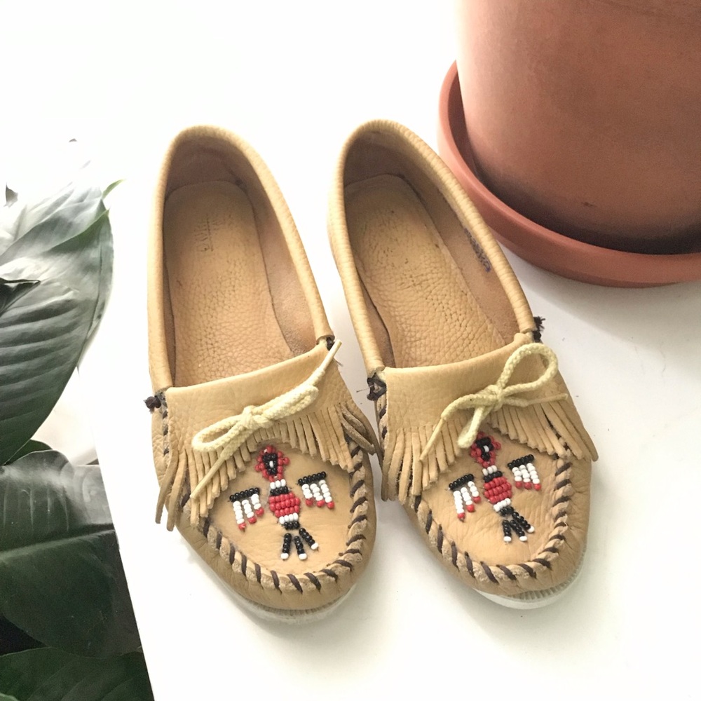 Vintage Thunderbird Beaded Minnetonka Moccasins